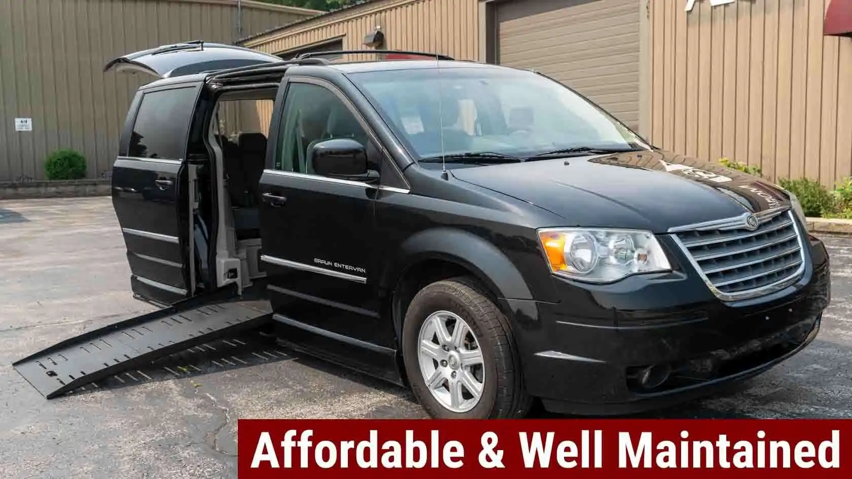 2010 Chrysler Town & Country Touring's photo