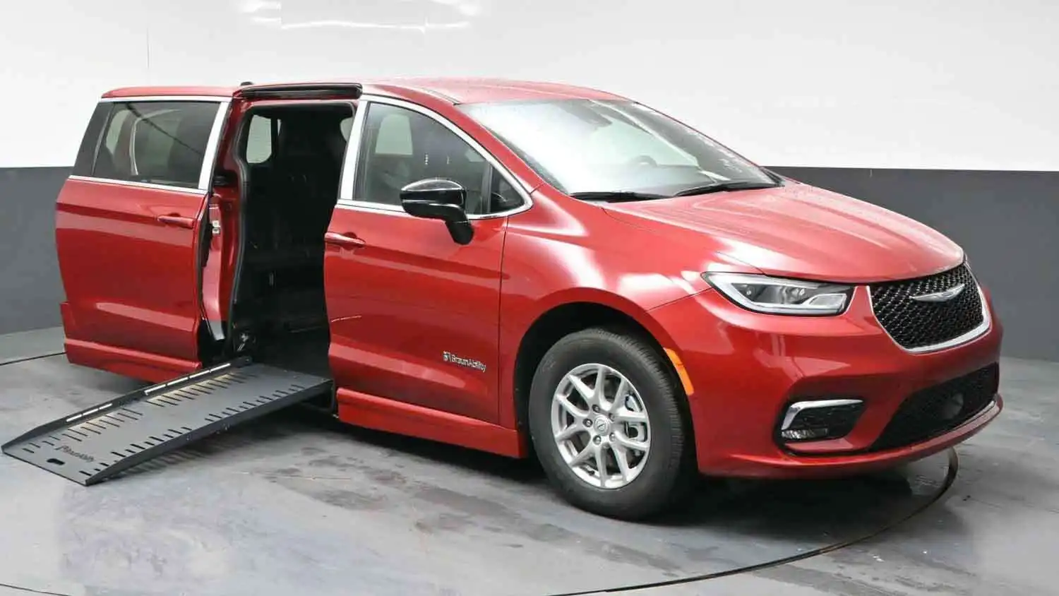 2026 Chrysler Pacifica Select's photo