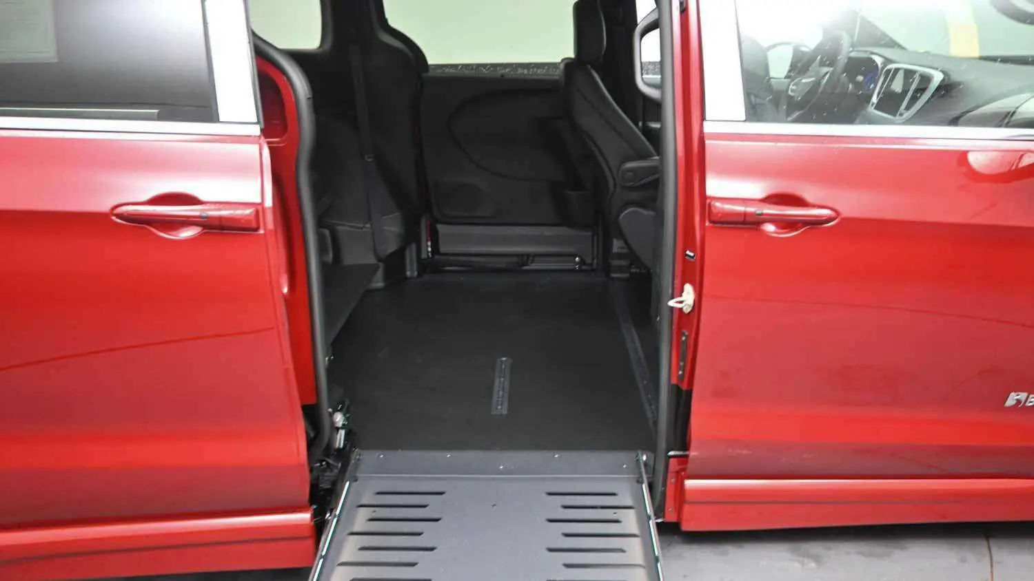 2026 Chrysler Pacifica Select photo 3