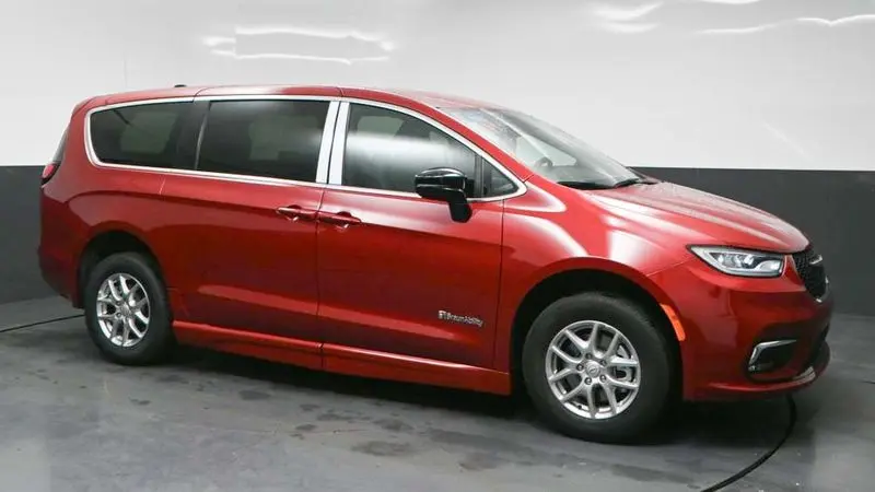 2026 Chrysler Pacifica Select photo 5