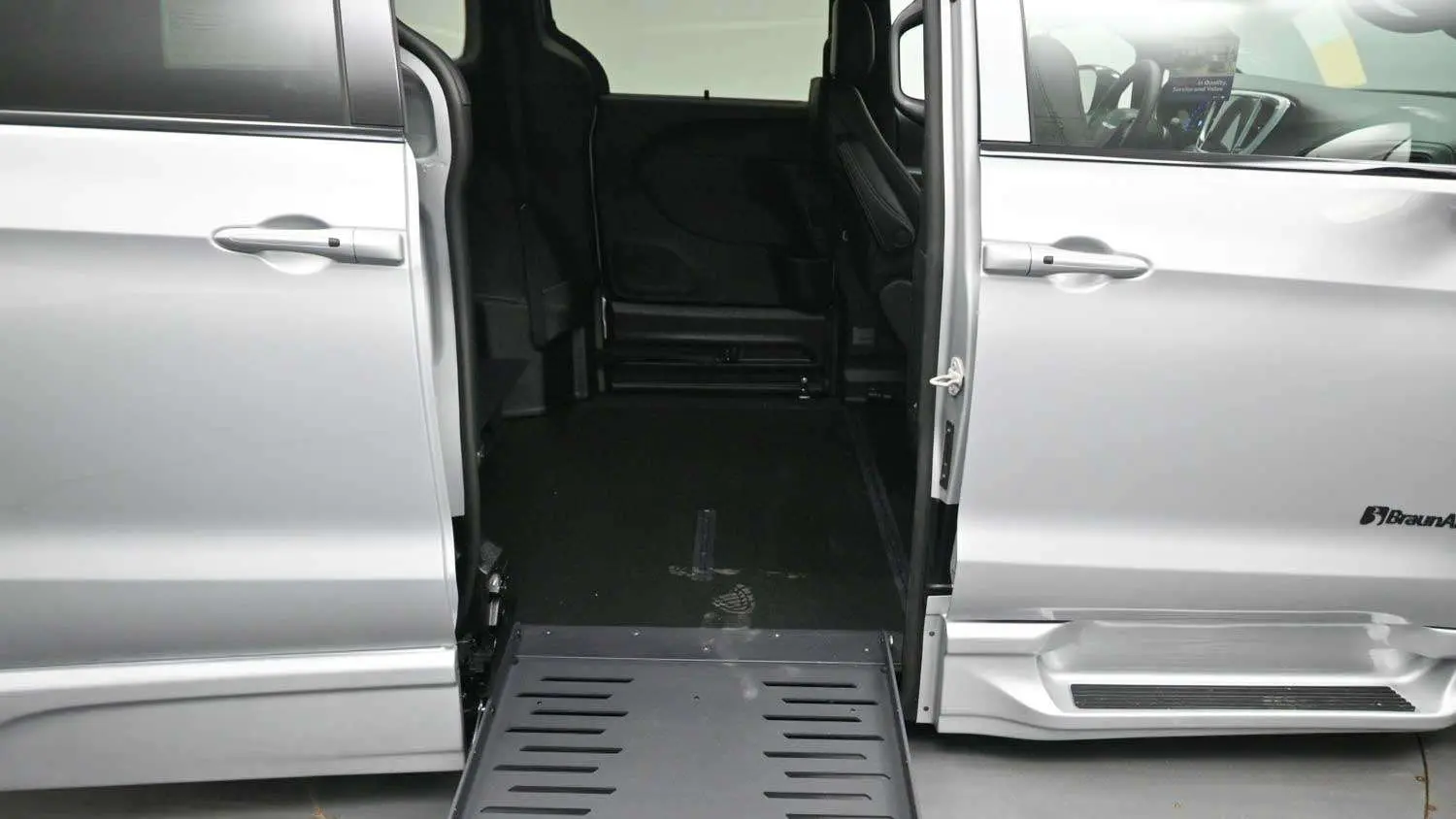 2026 Chrysler Pacifica Select photo 3