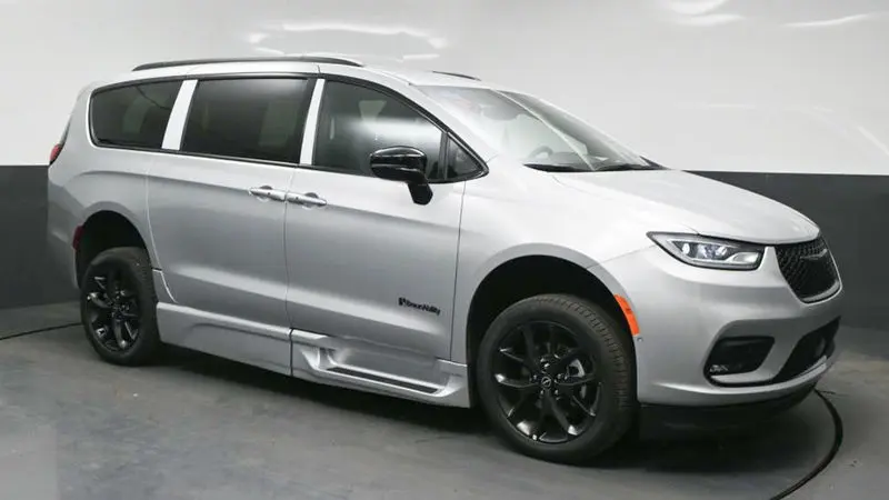 2026 Chrysler Pacifica Select photo 5