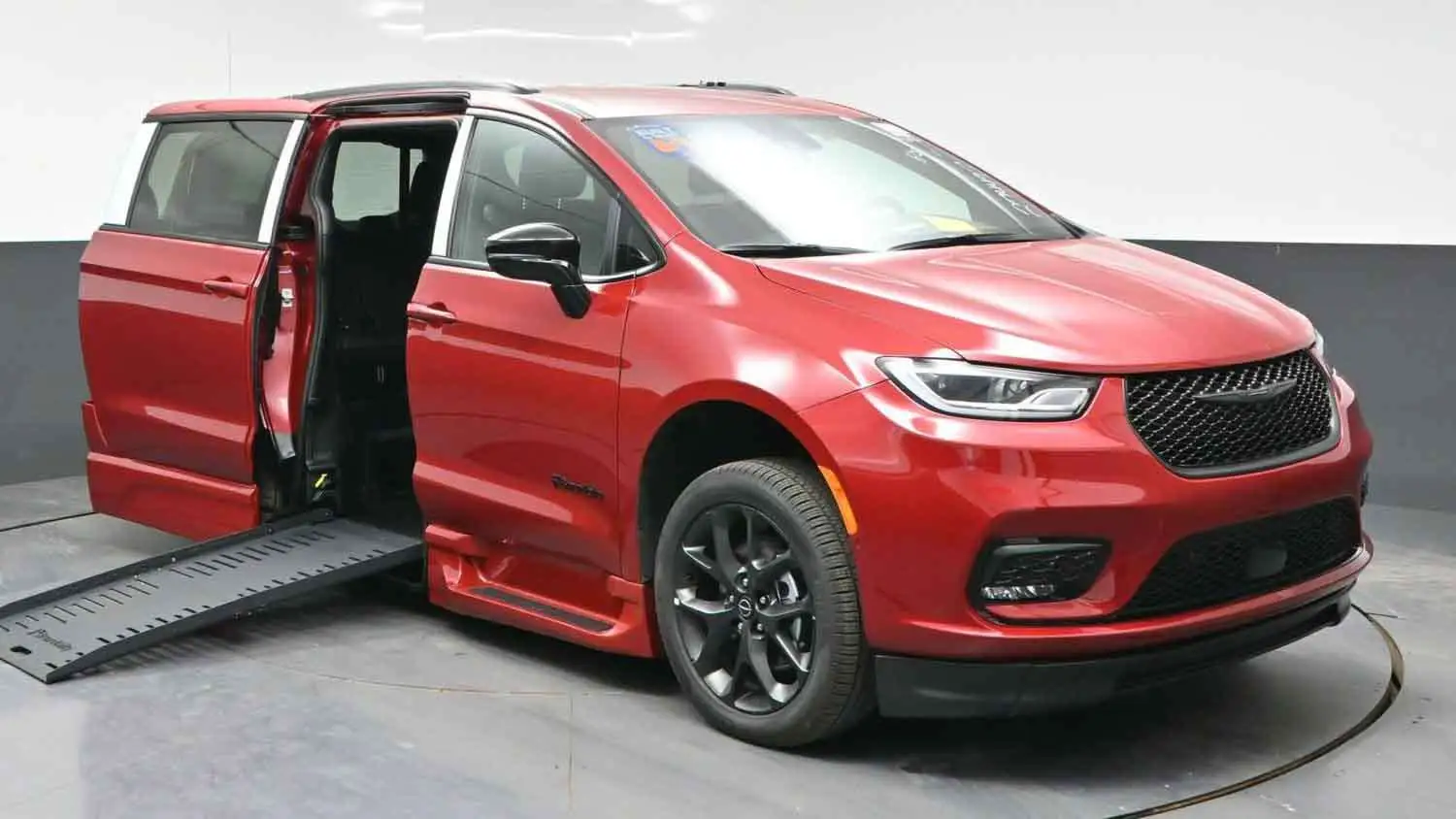 2026 Chrysler Pacifica Select photo 1