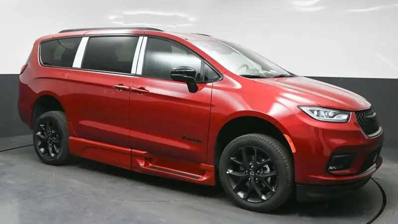 2026 Chrysler Pacifica Select photo 5