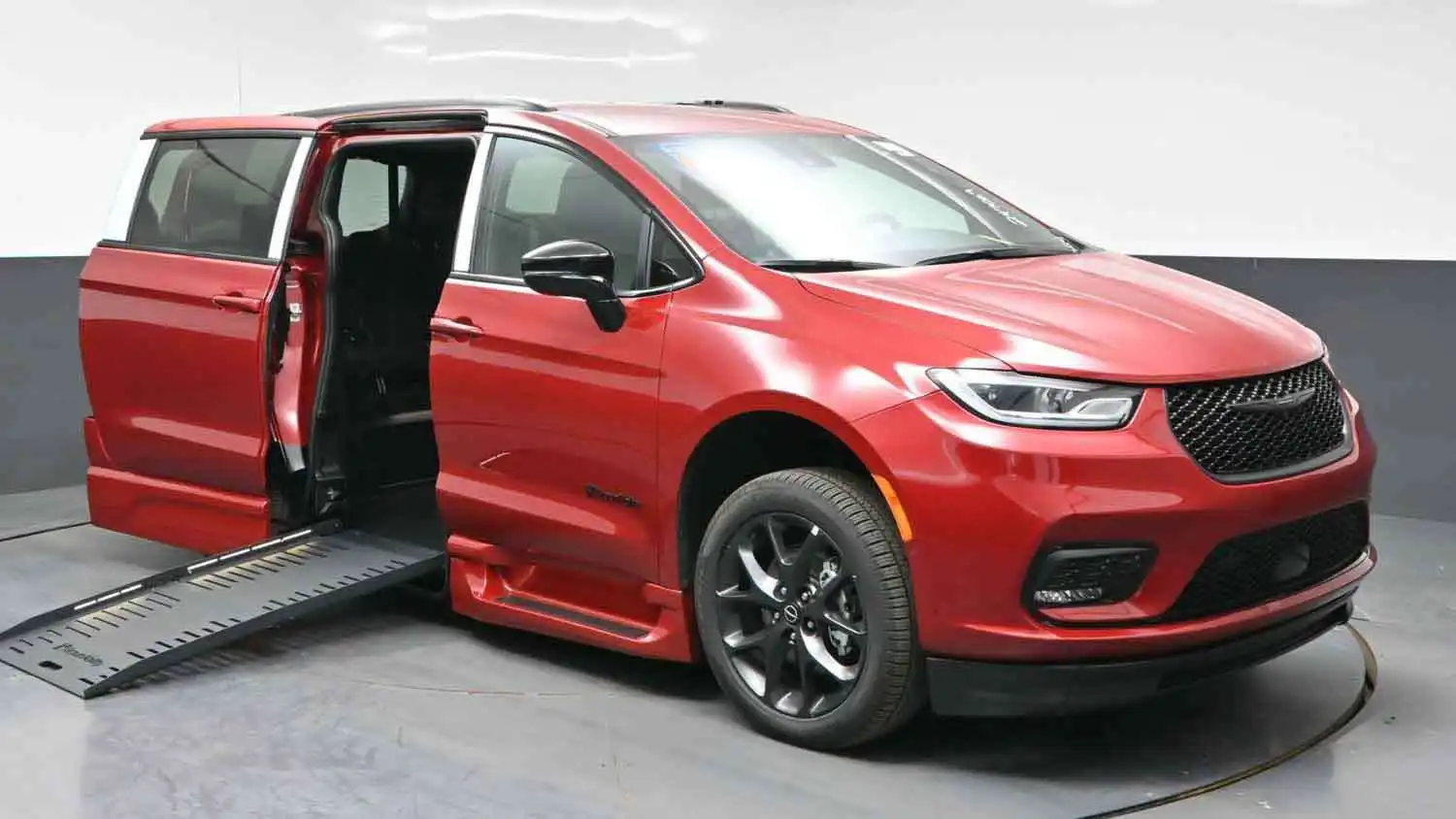 2026 Chrysler Pacifica Select's photo