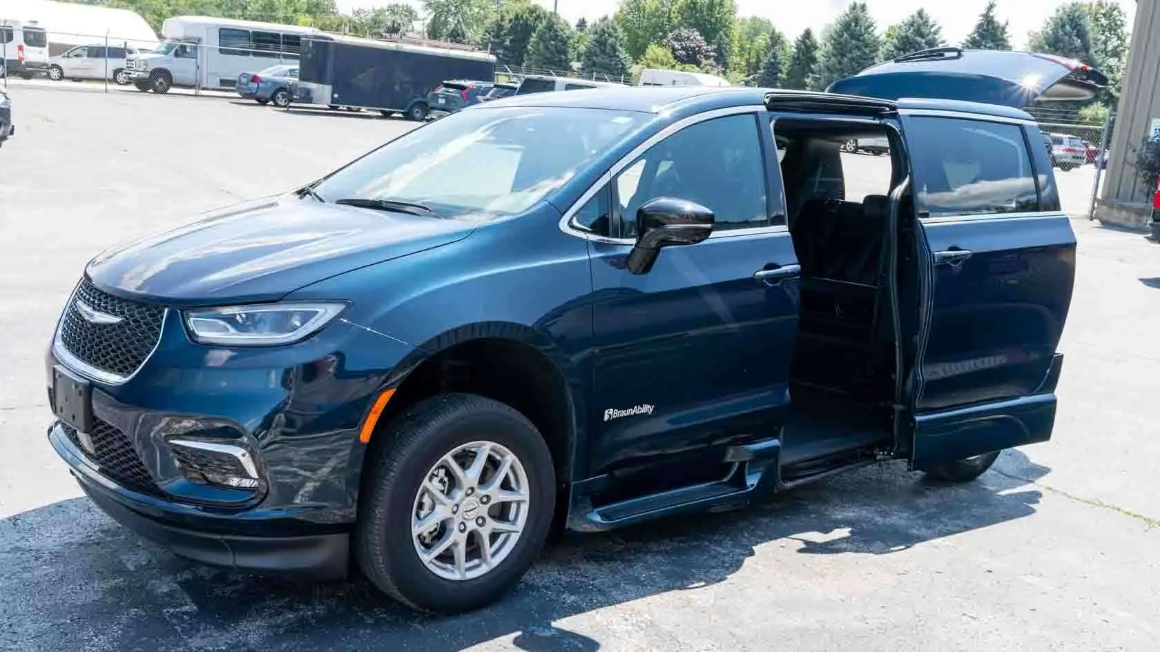 2025 Chrysler Pacifica Select photo 5