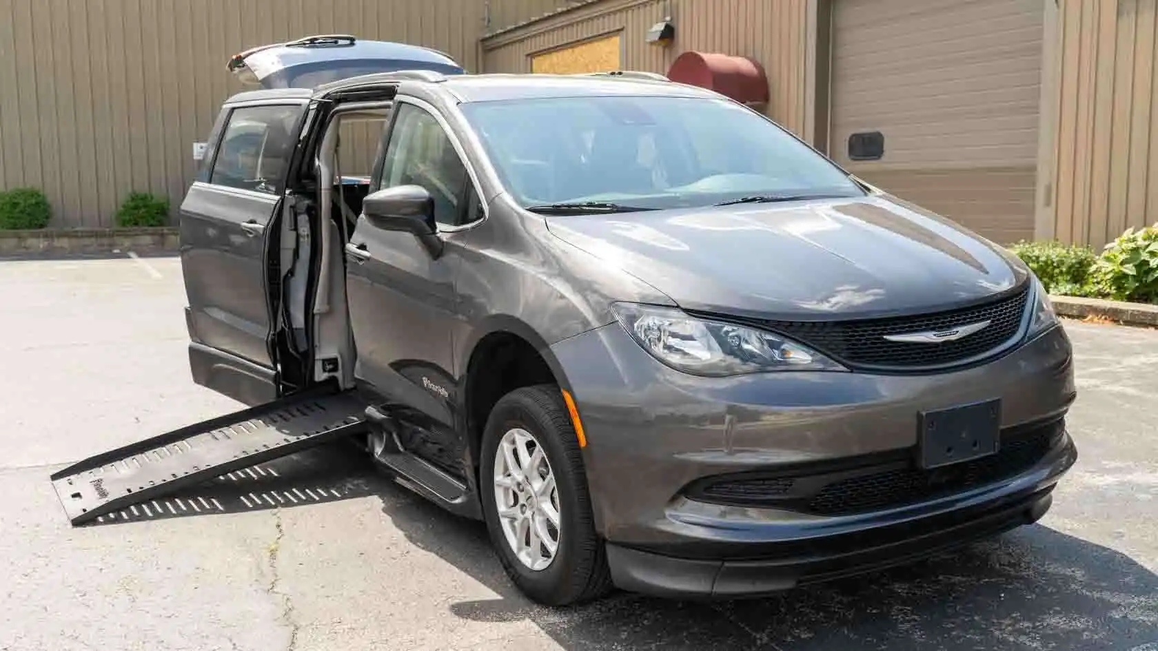 2021 Chrysler Voyager LXi's photo