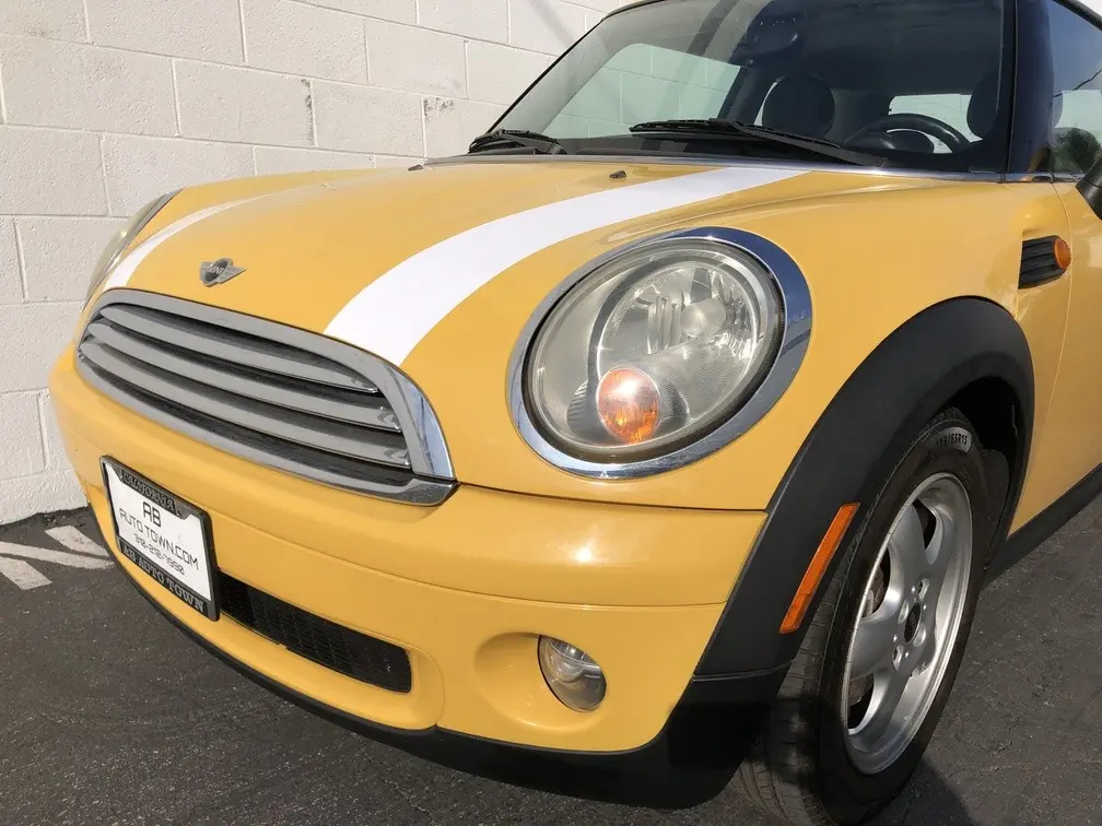 2009 MINI Cooper Base photo 3