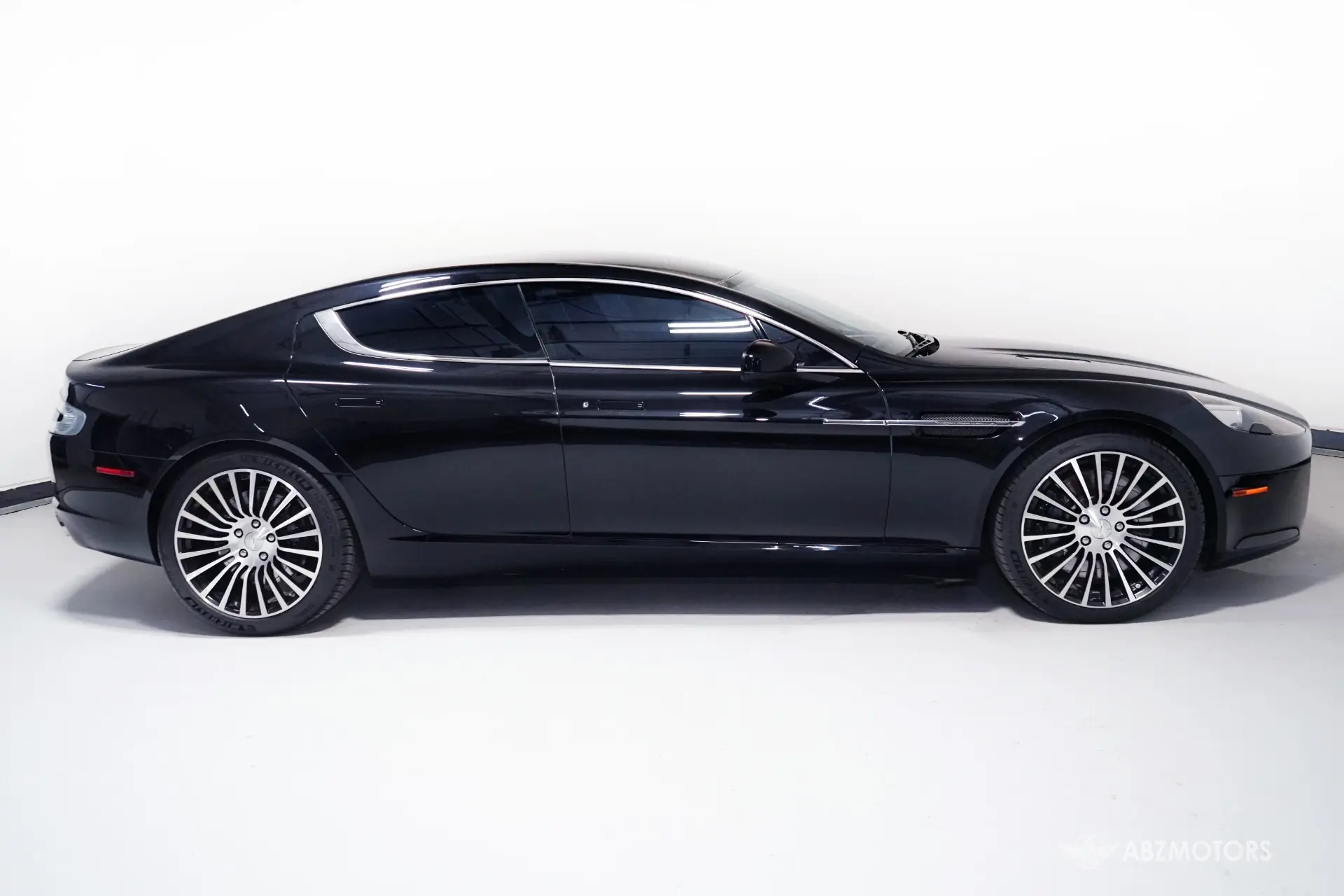 2012 Aston Martin Rapide Rapide Luxury photo 4