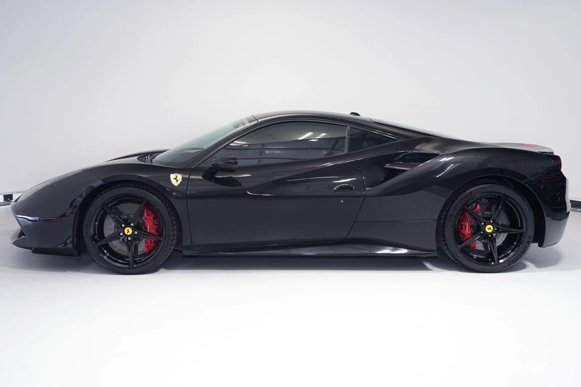 2017 Ferrari 488 Base photo 4