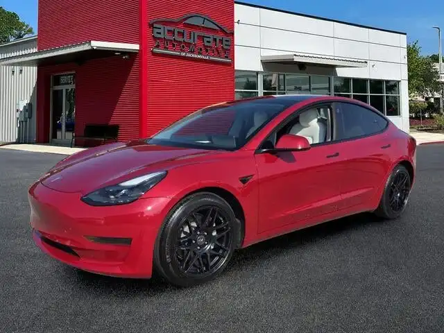 2021 Tesla Model 3 Standard Range Plus's photo