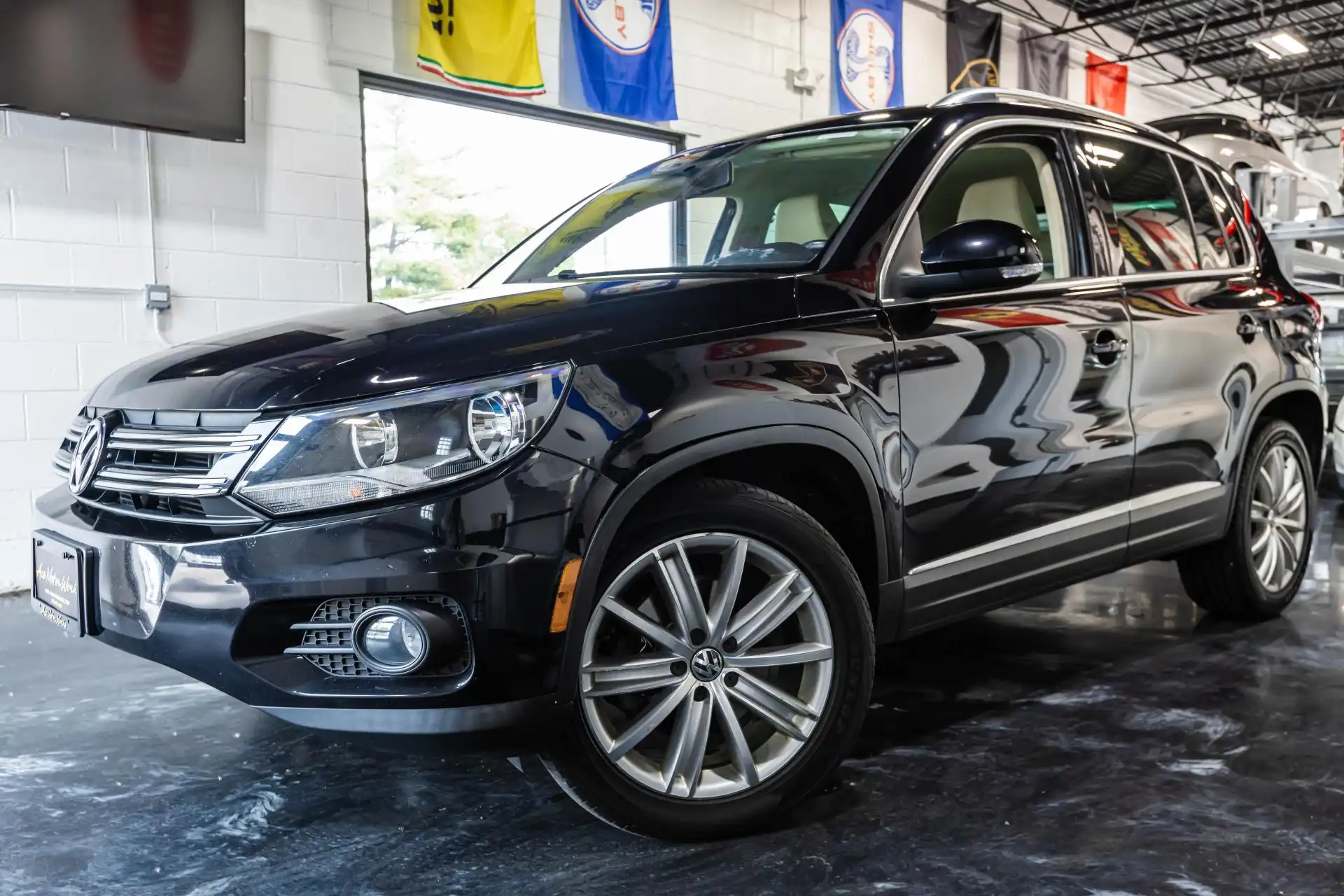 2013 Volkswagen Tiguan 2.0T SE 4Motion's photo