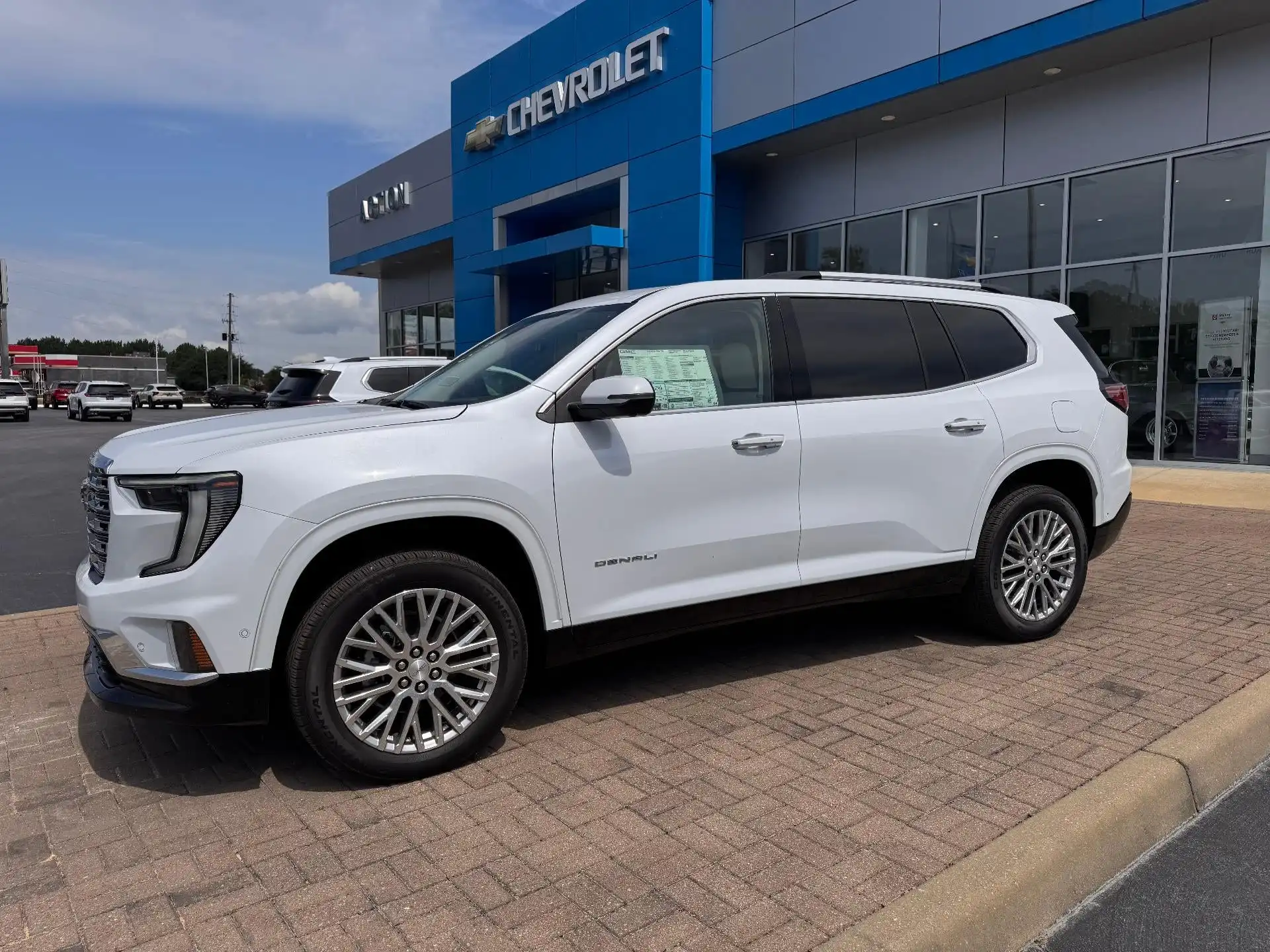 2026 GMC Acadia Denali FWD's photo