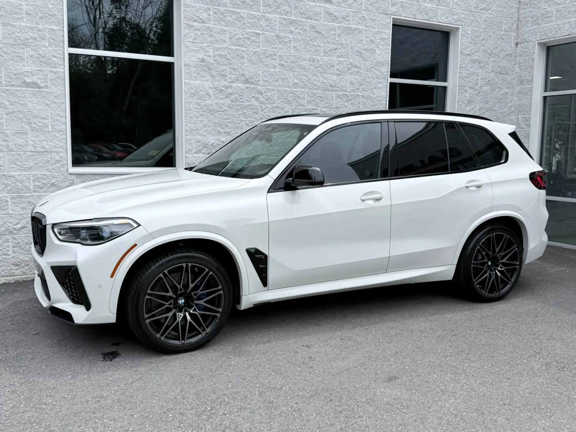 2021 BMW X5 M Base's photo