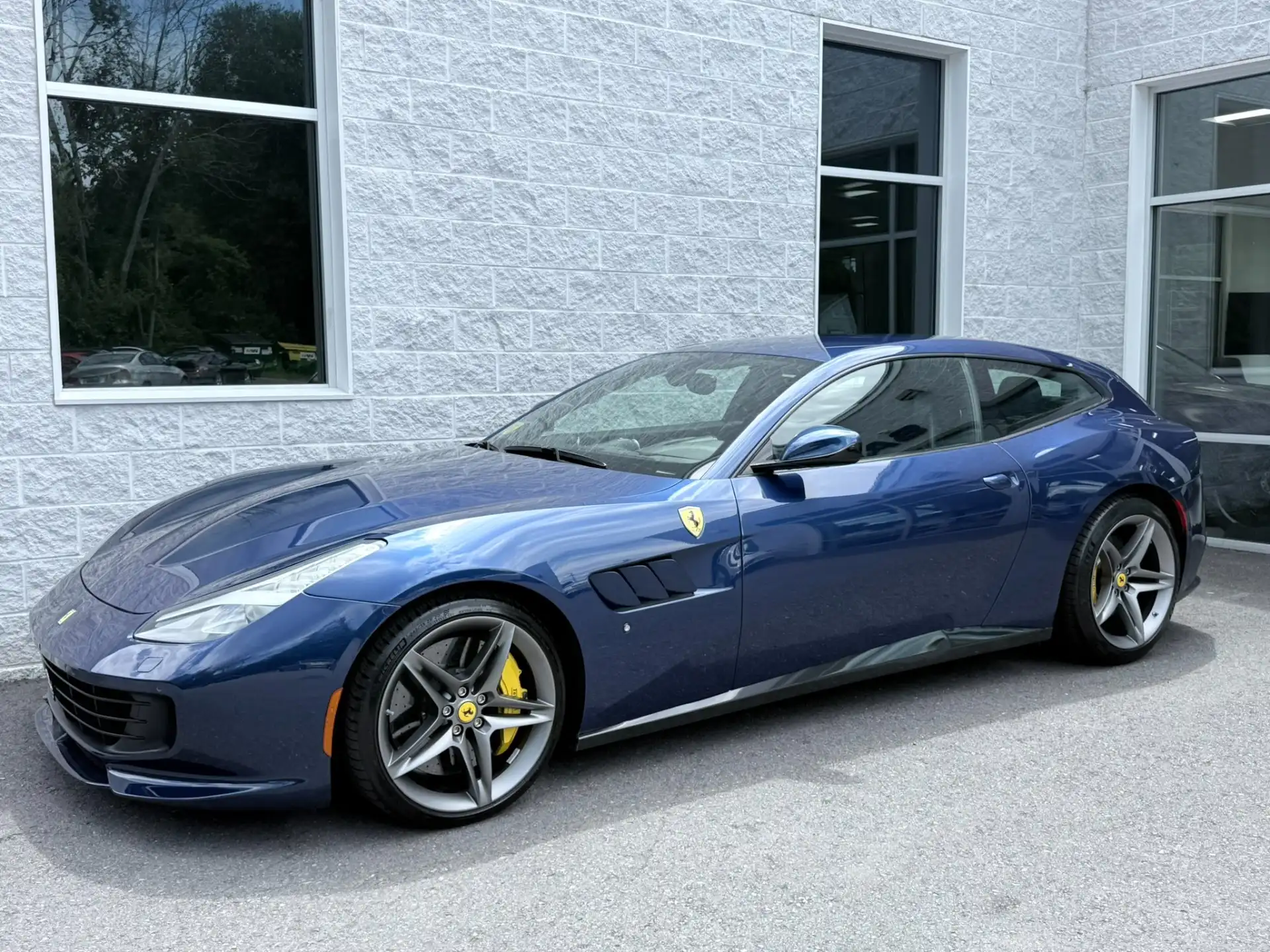 2019 Ferrari GTC4Lusso Base's photo