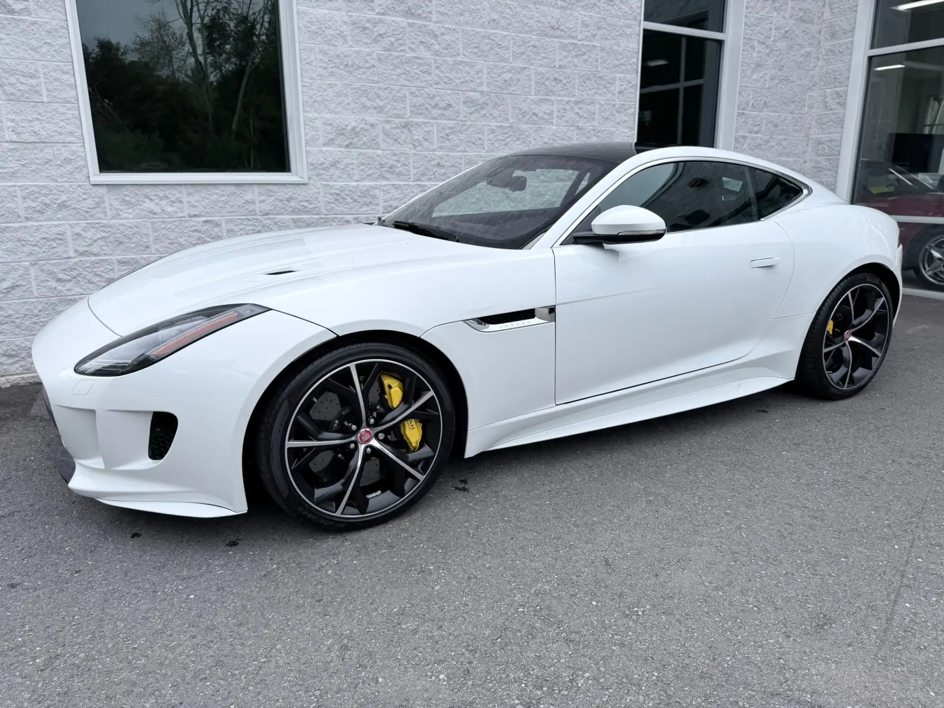 2017 Jaguar F-TYPE R Coupe's photo