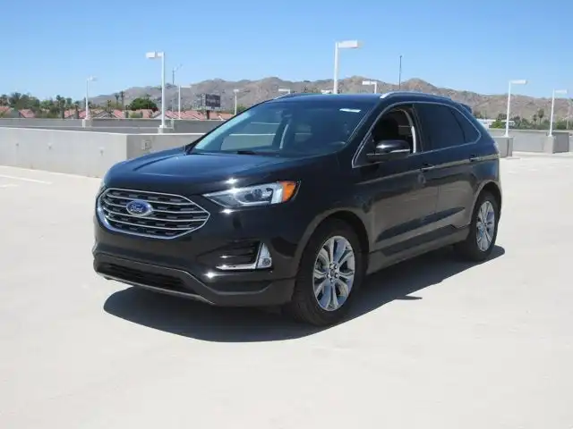 2019 Ford Edge Titanium's photo
