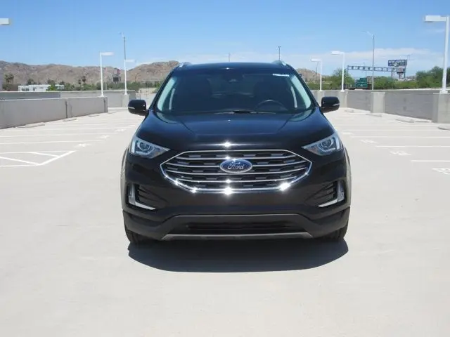 2019 Ford Edge Titanium photo 3