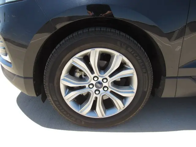 2019 Ford Edge Titanium photo 4