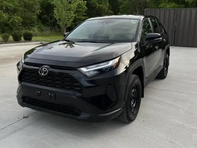 2023 Toyota RAV4 LE AWD's photo