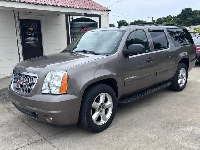 2011 GMC Yukon 2WD 1/2 Ton SLT (4SA)'s photo
