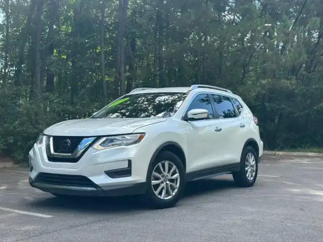 2020 Nissan Rogue SV FWD's photo