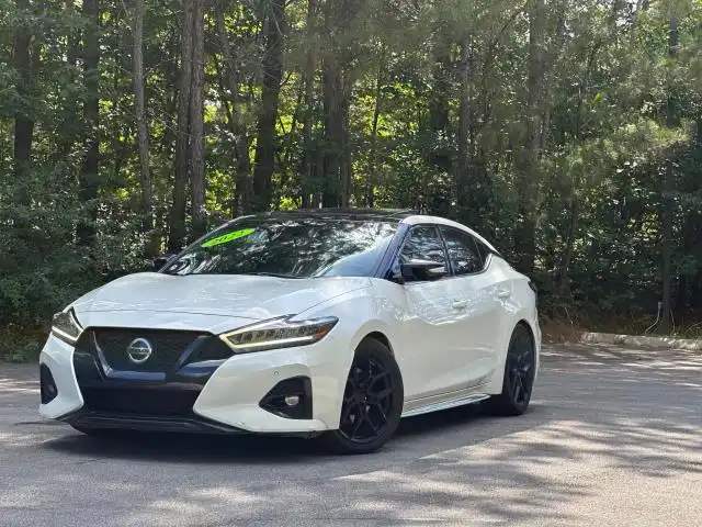 2022 Nissan Maxima SR's photo