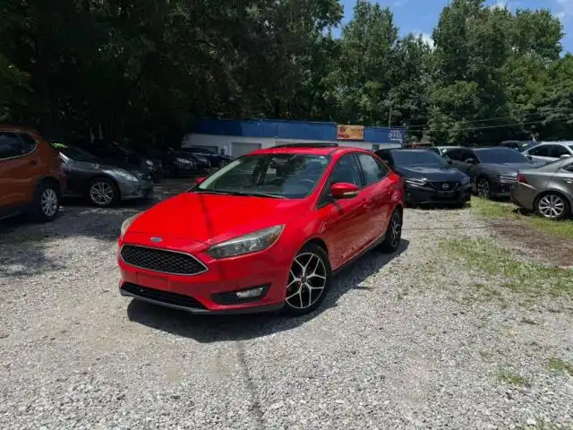 2017 Ford Focus Sedan SEL's photo