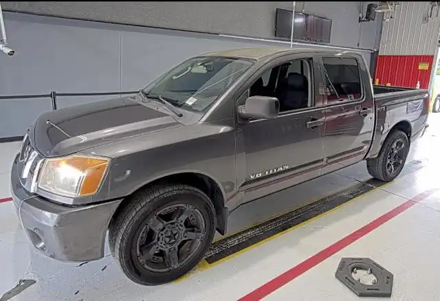 2010 Nissan Titan's photo