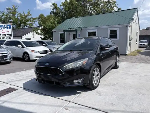 2015 Ford Focus SE Sedan's photo