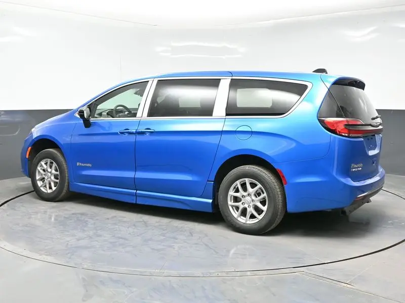 2026 Chrysler Pacifica Select photo 4