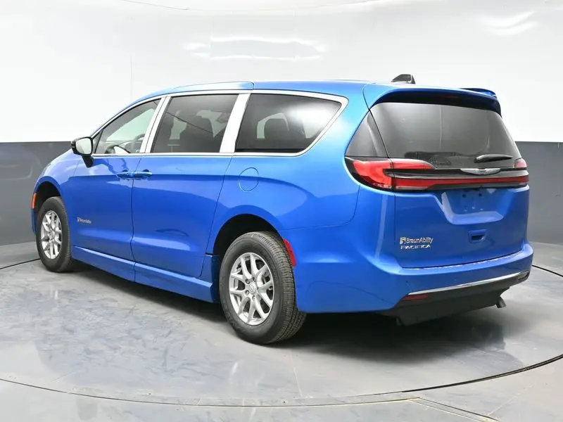 2026 Chrysler Pacifica Select photo 5