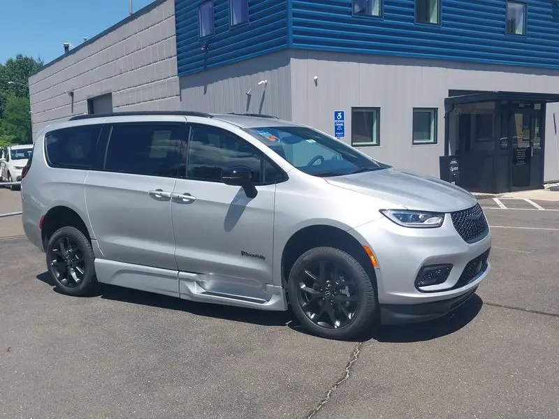 2026 Chrysler Pacifica Select photo 5