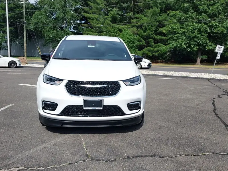 2026 Chrysler Pacifica Select photo 3