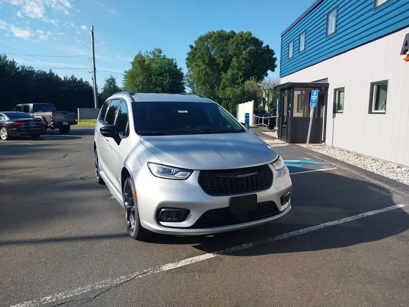 Vehicle Image 2