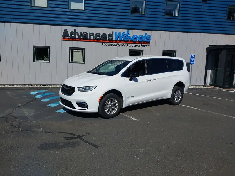 2025 Chrysler Pacifica Select photo 3
