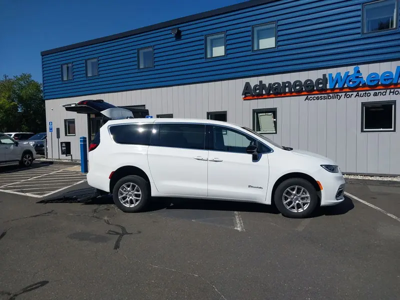 2025 Chrysler Pacifica Select photo 4