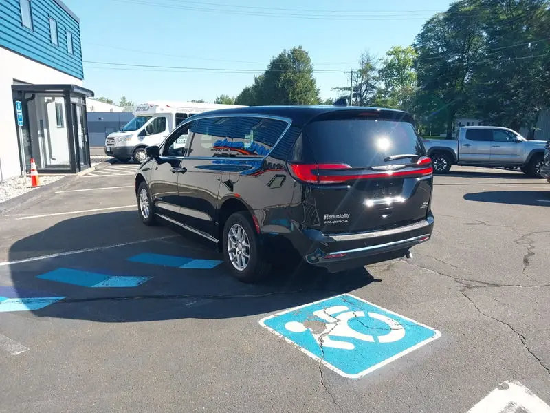 2025 Chrysler Pacifica Select photo 4