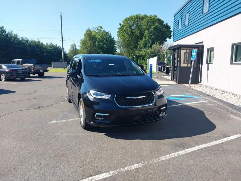 2025 Chrysler Pacifica Select photo 1