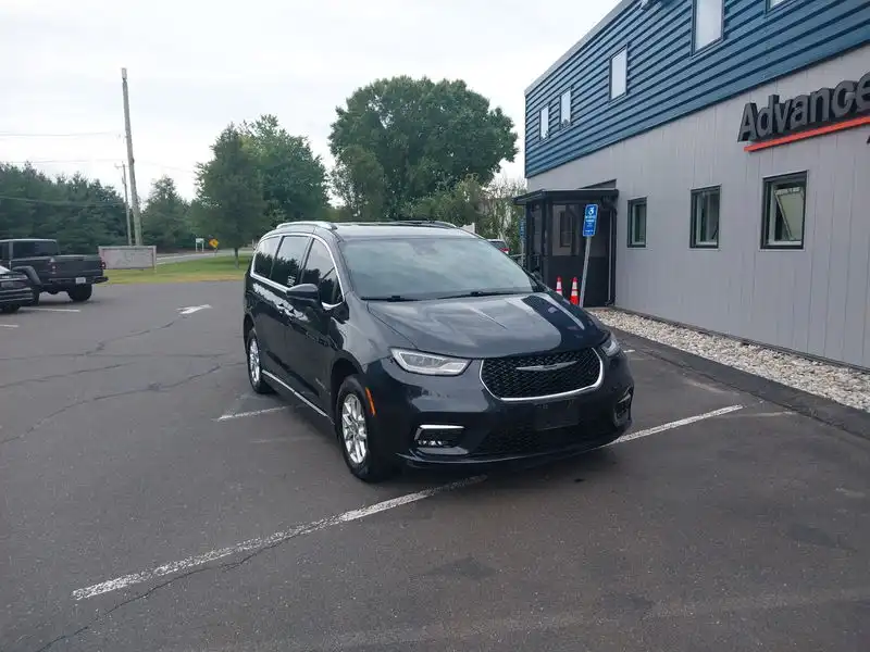 2021 Chrysler Pacifica Touring L's photo