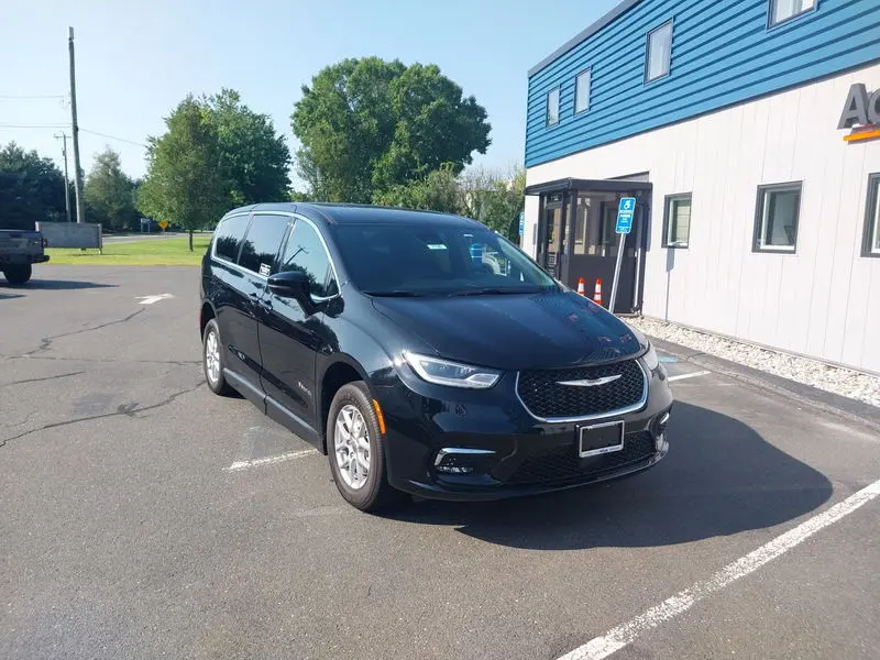2025 Chrysler Pacifica Select photo 3