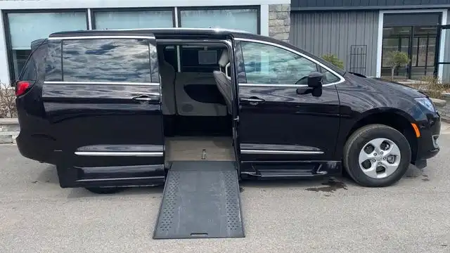 2017 Chrysler Pacifica Touring-L Plus's photo