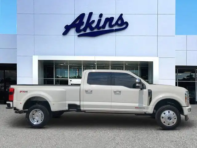 2026 Ford F-450 Platinum 4x4 Crew Cab 8' Box DRW's photo
