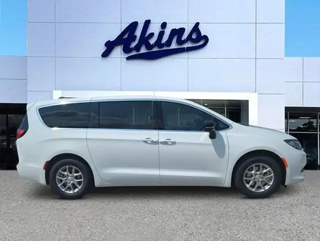 2027 Chrysler Voyager LX's photo