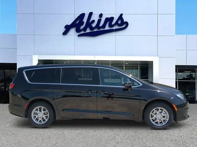 2027 Chrysler Voyager LX's photo