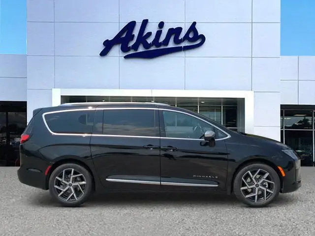 2027 Chrysler Pacifica Pinnacle's photo