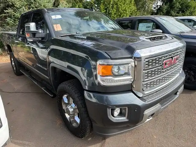 2018 GMC Sierra 4WD Crew Cab Standard Box Denali's photo