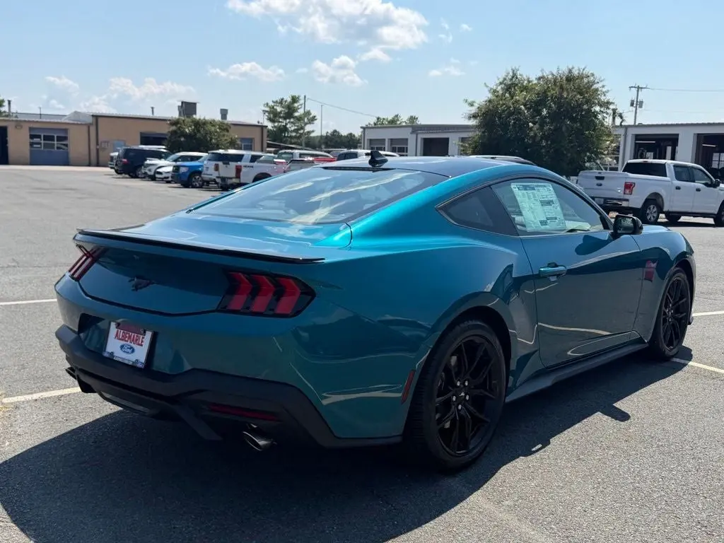 2026 Ford Mustang EcoBoost Fastback photo 3
