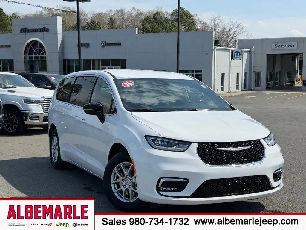 2026 Chrysler Pacifica Select's photo