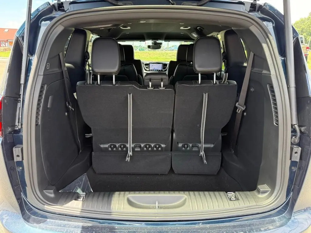 2025 Chrysler Pacifica Select photo 5